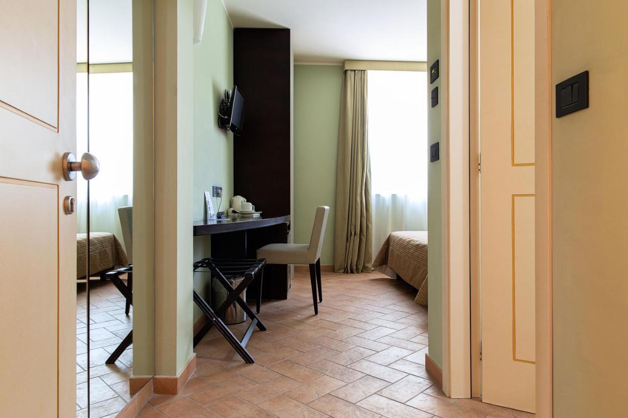 Hotel Magione Papale Relais LʼAquila Exterior foto
