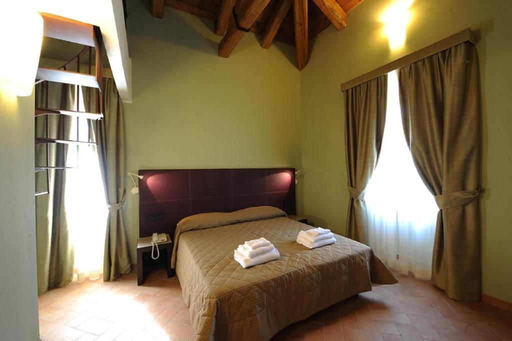 Hotel Magione Papale Relais LʼAquila Zimmer foto