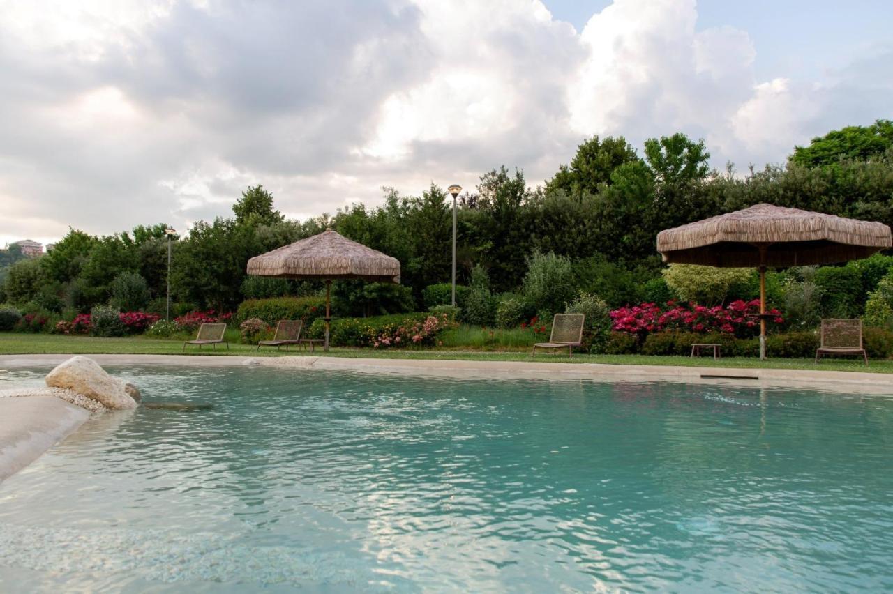 Hotel Magione Papale Relais LʼAquila Exterior foto