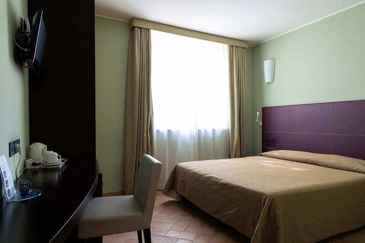 Hotel Magione Papale Relais LʼAquila Exterior foto